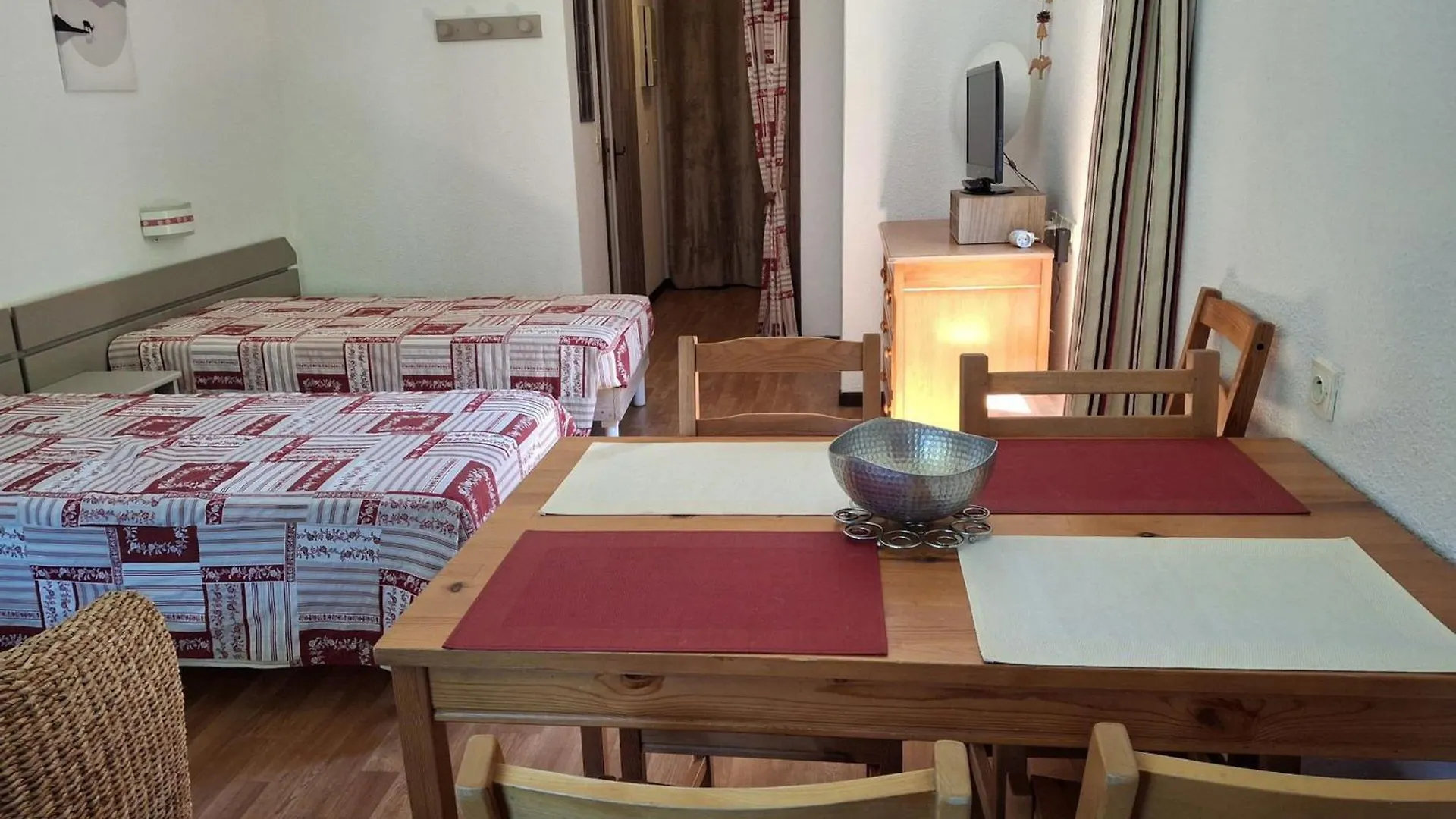 Studio Lumineux 4 Pers. Avec Double Exposition, Balcon, Parking Et Wifi - Brides-Les-Bains - Fr-1-512-178 0*,
